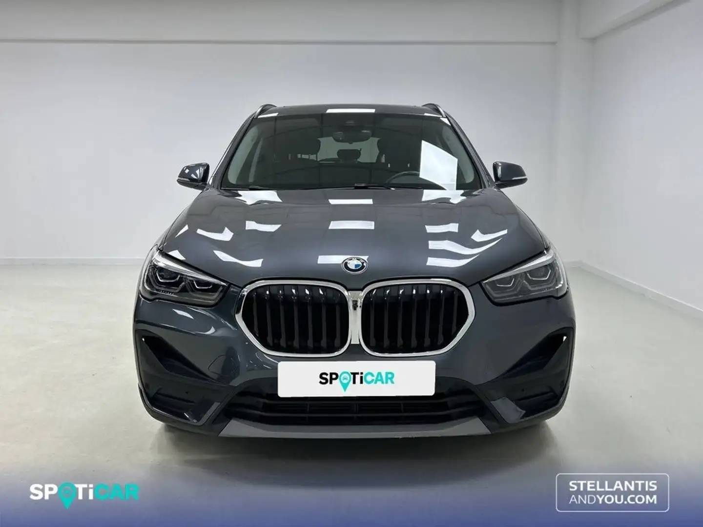 BMW X1 sDrive 18i Gris - 2