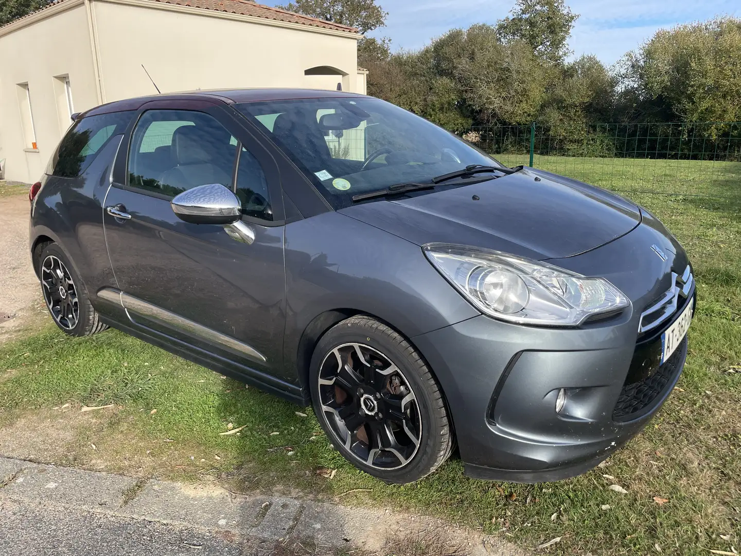 Citroen DS3 DS3 HDi 90 FAP 99g Airdream So Chic Gris - 1