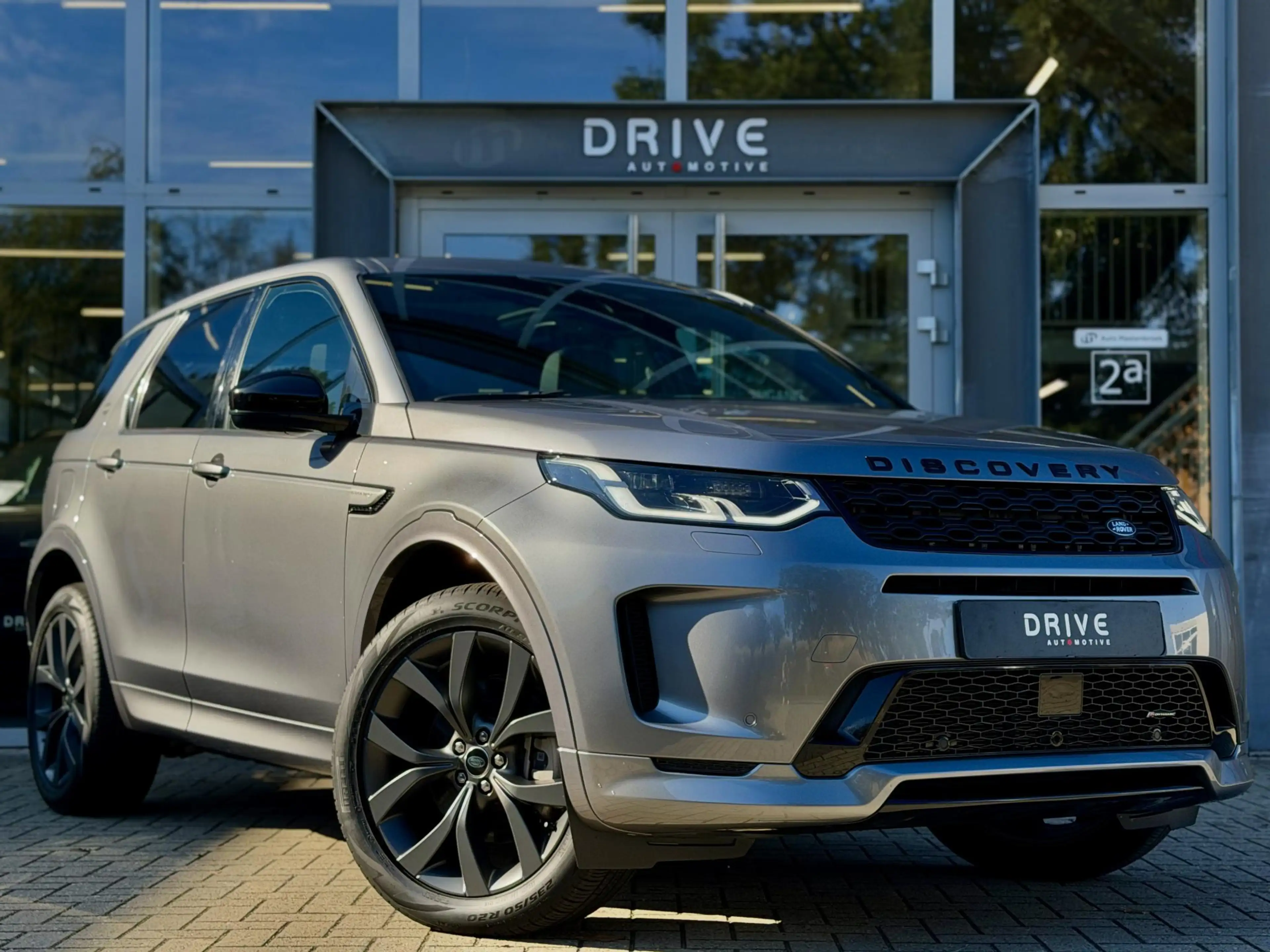 Land Rover Discovery Sport P300e 1.5 R-Dynamic SE |Pano|ACC|Leer|Meridian|Mem — photo 4