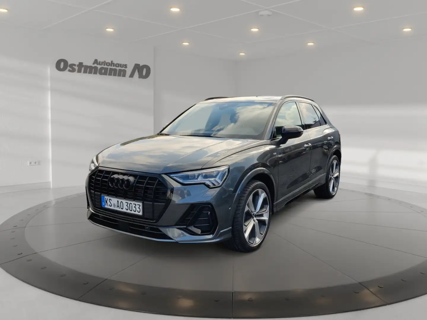 Audi Q3 1.5 TFSI S-Line MATRIX AHK PANO KAM Grau - 1