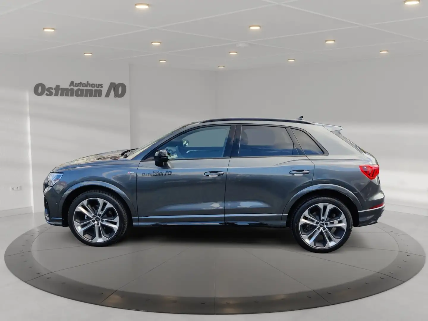 Audi Q3 1.5 TFSI S-Line MATRIX AHK PANO KAM Grau - 2