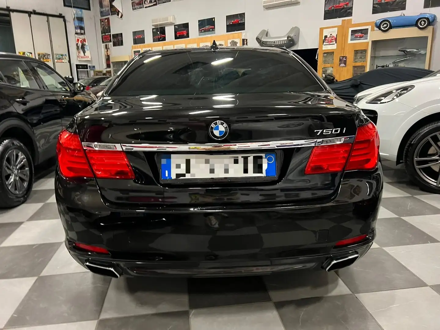 BMW 750 750Li xDrive Eccelsa Zwart - 1