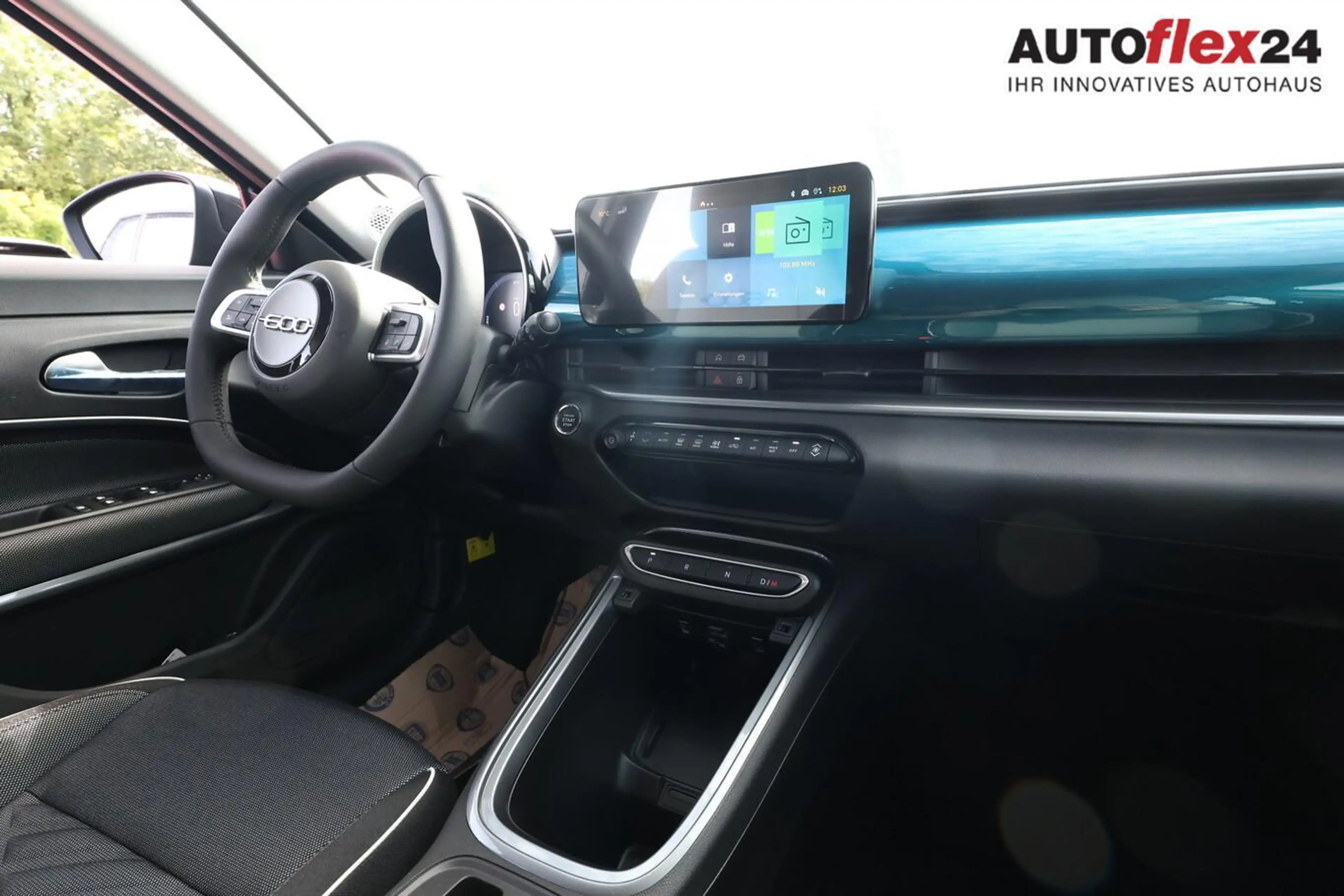 Fiat 600 Icon Hybrid SHZ Keyl Nav Kam 2xPDC LED CarP 74 ... — photo 8