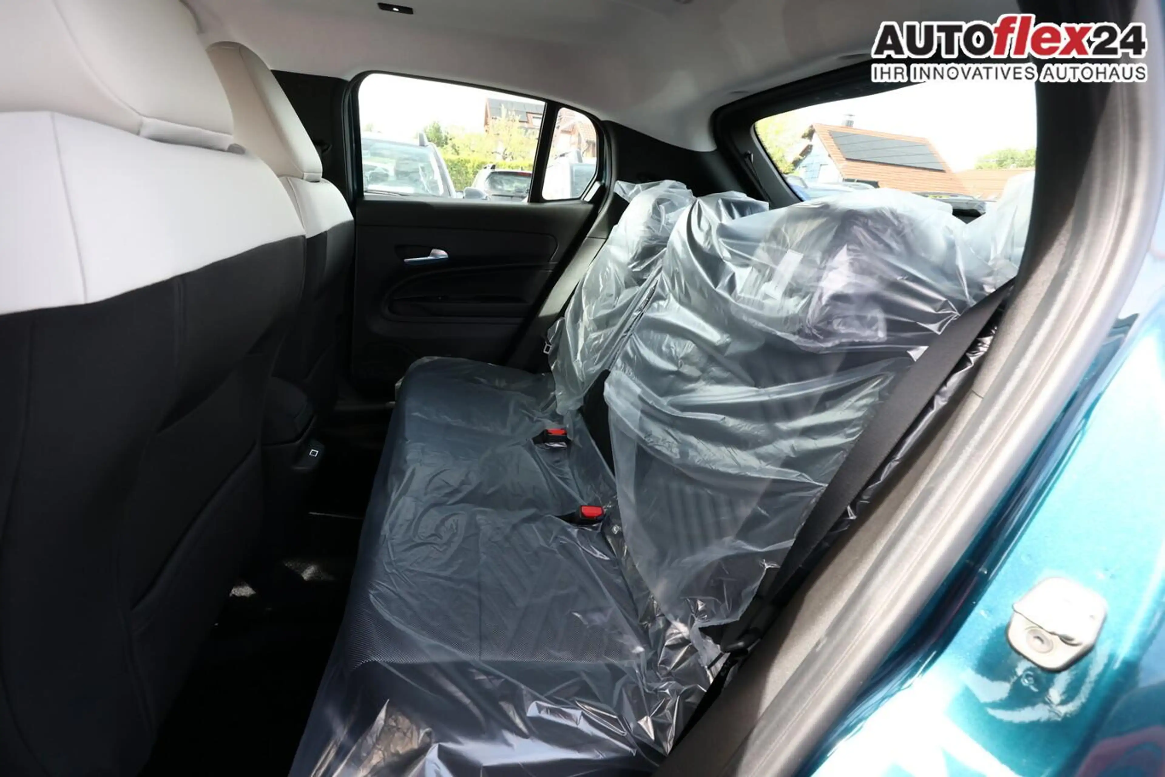 Fiat 600 Icon Hybrid SHZ Keyl Nav Kam 2xPDC LED CarP 74 ... — photo 9