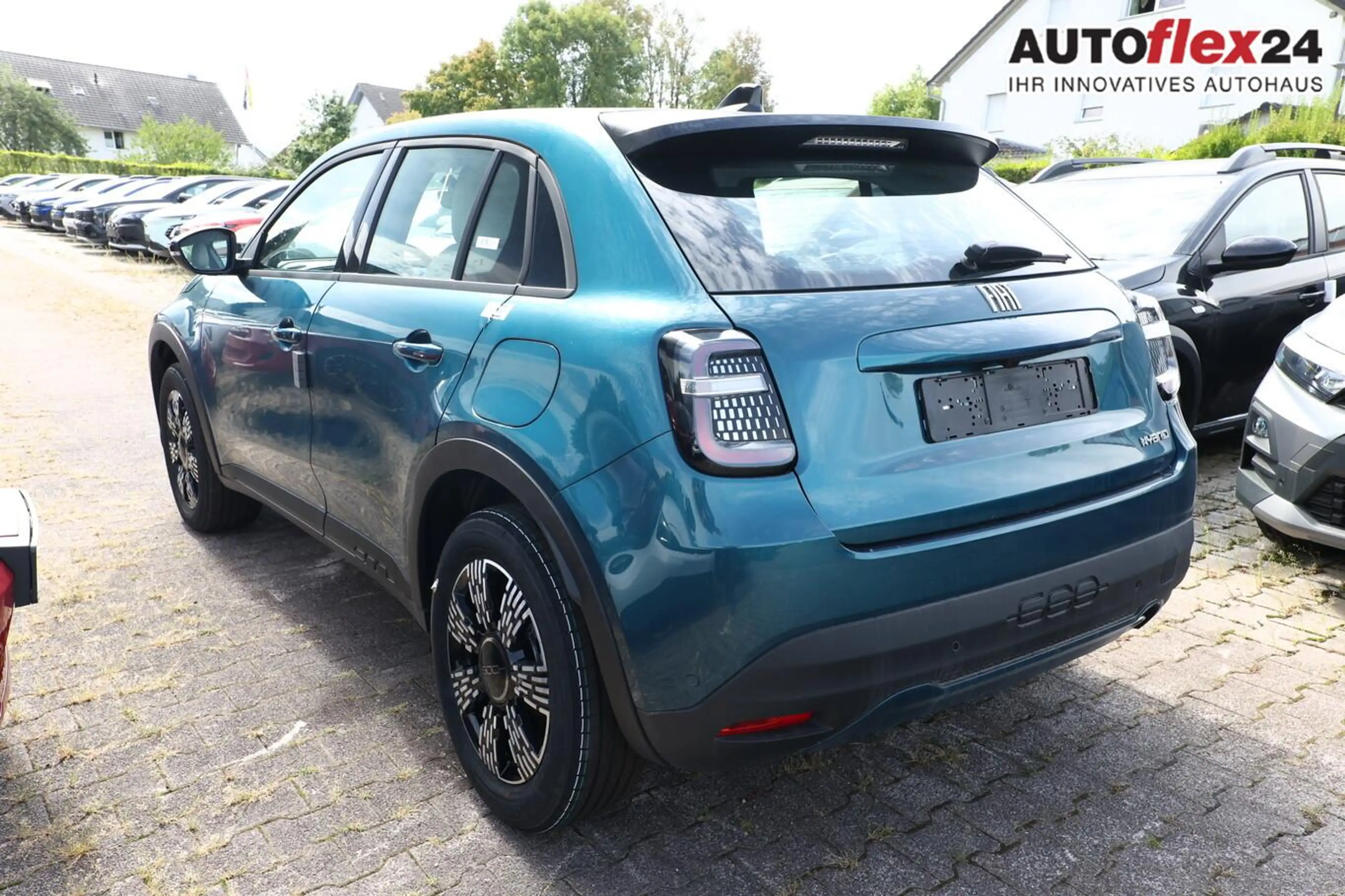 Fiat 600 Icon Hybrid SHZ Keyl Nav Kam 2xPDC LED CarP 74 ... — photo 3