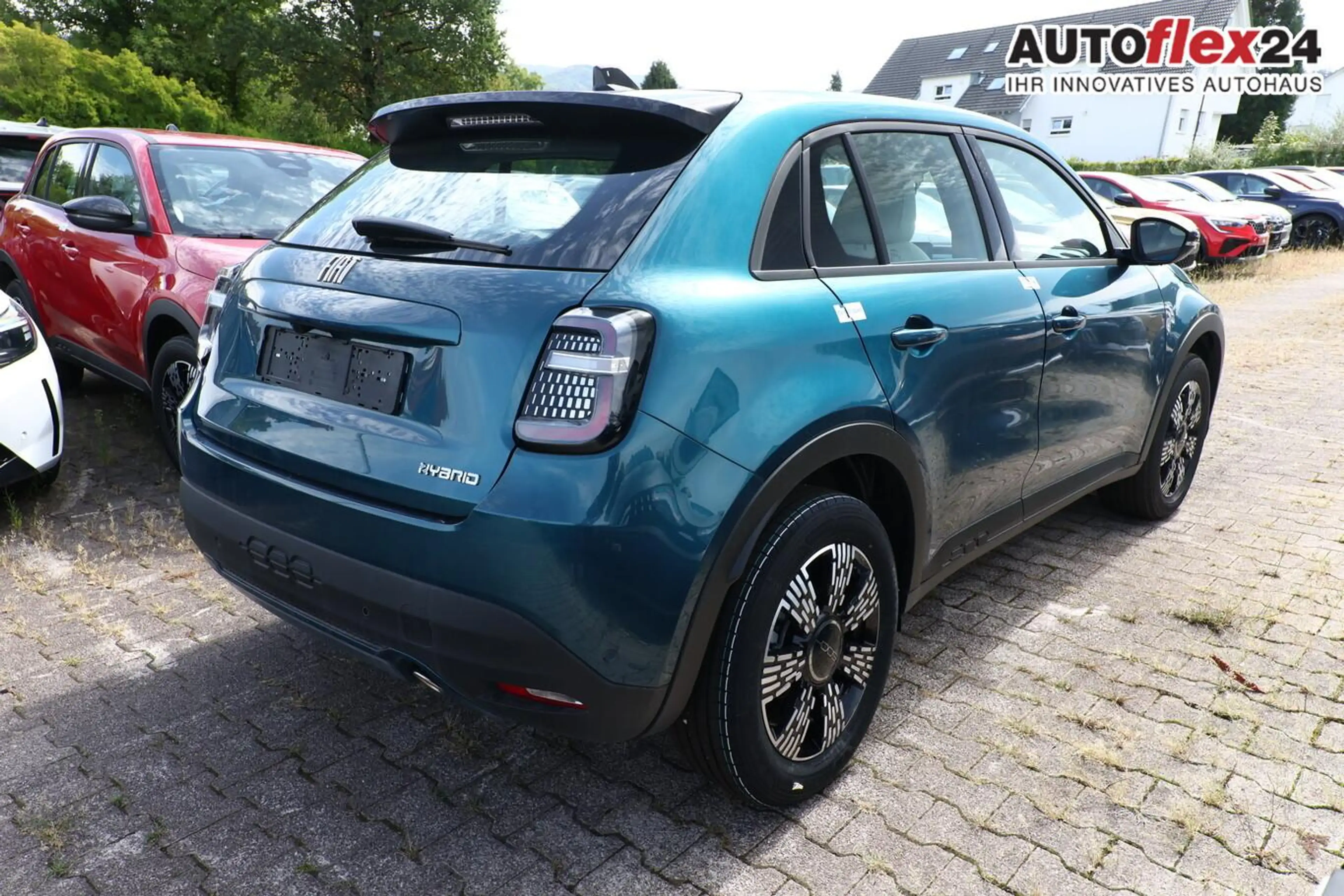 Fiat 600 Icon Hybrid SHZ Keyl Nav Kam 2xPDC LED CarP 74 ... — photo 2