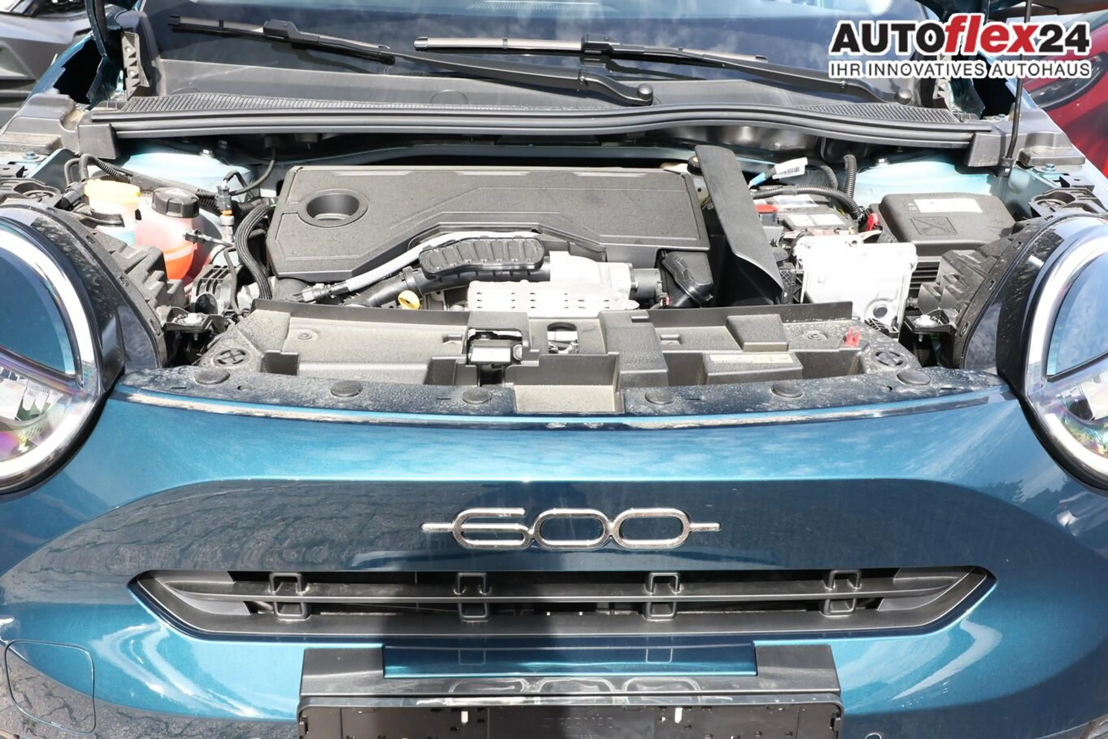Fiat 600 Icon Hybrid SHZ Keyl Nav Kam 2xPDC LED CarP 74 ... — photo 11