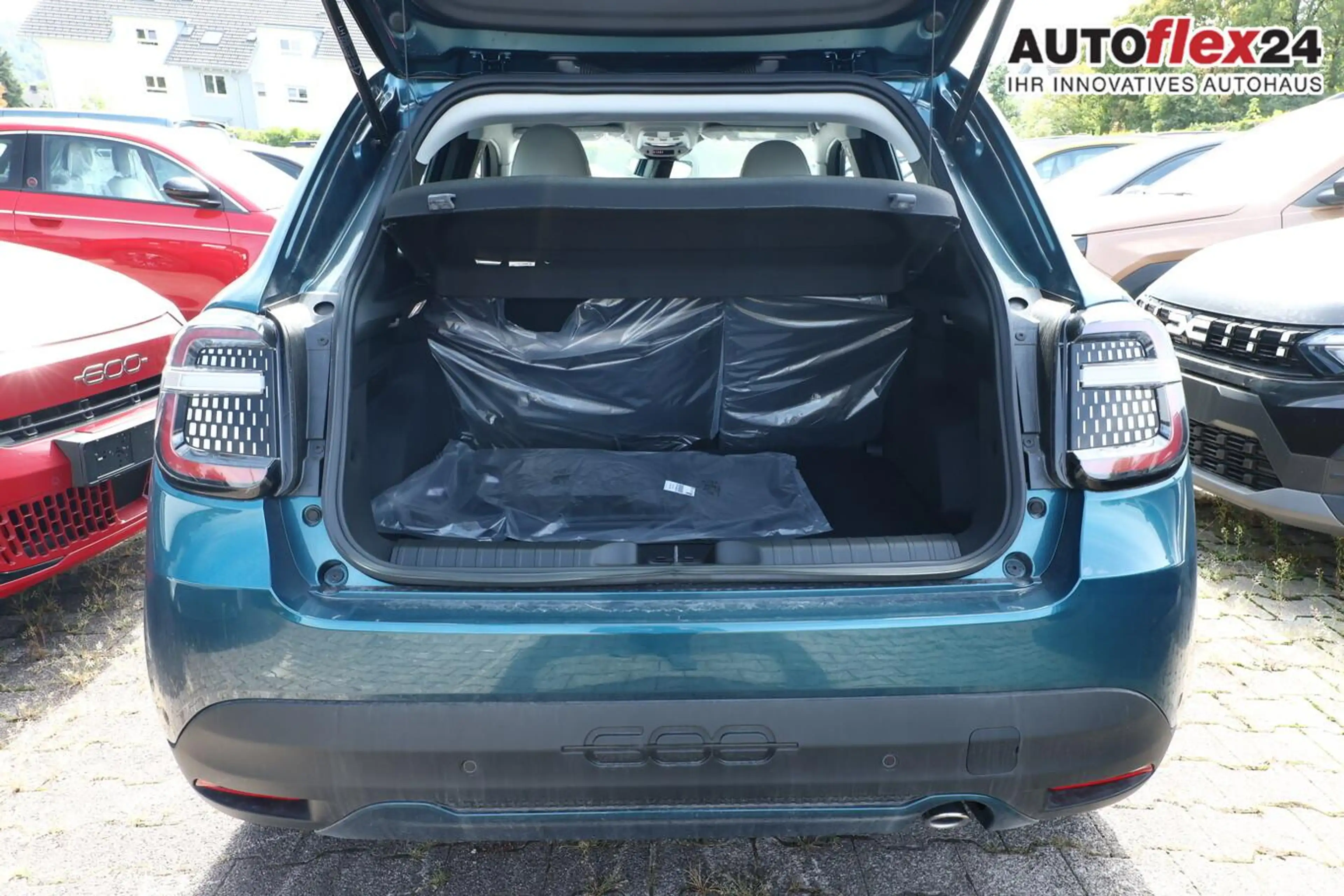 Fiat 600 Icon Hybrid SHZ Keyl Nav Kam 2xPDC LED CarP 74 ... — photo 10