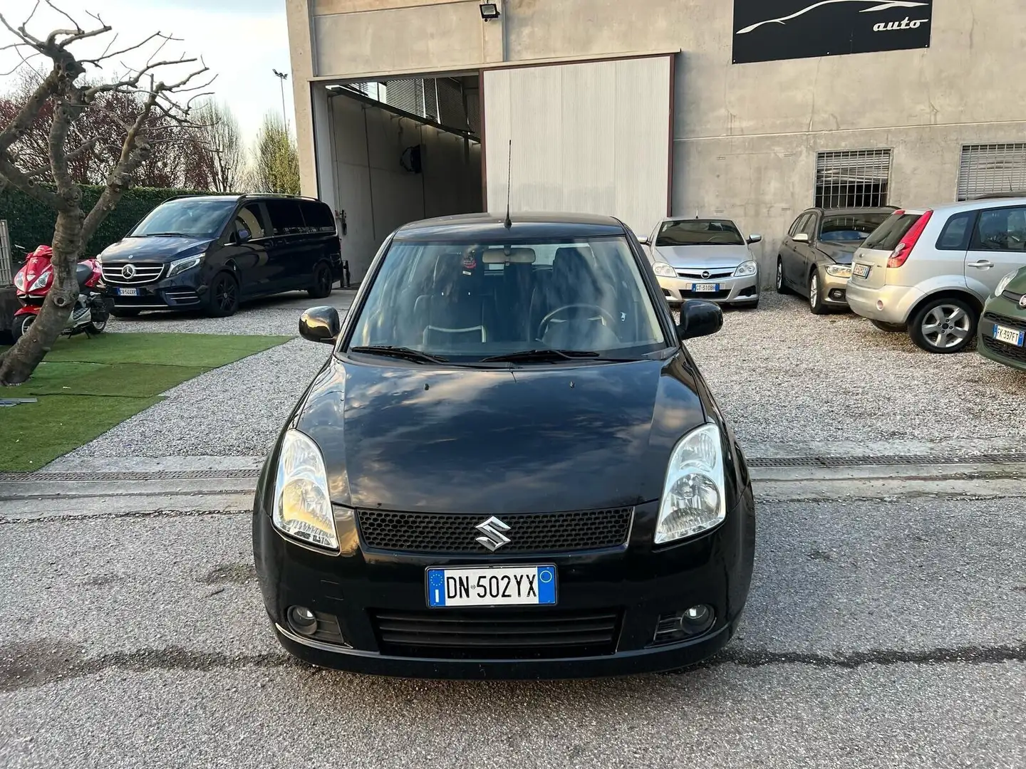 Suzuki Swift 1.3 DDiS 5p. GL Schwarz - 1