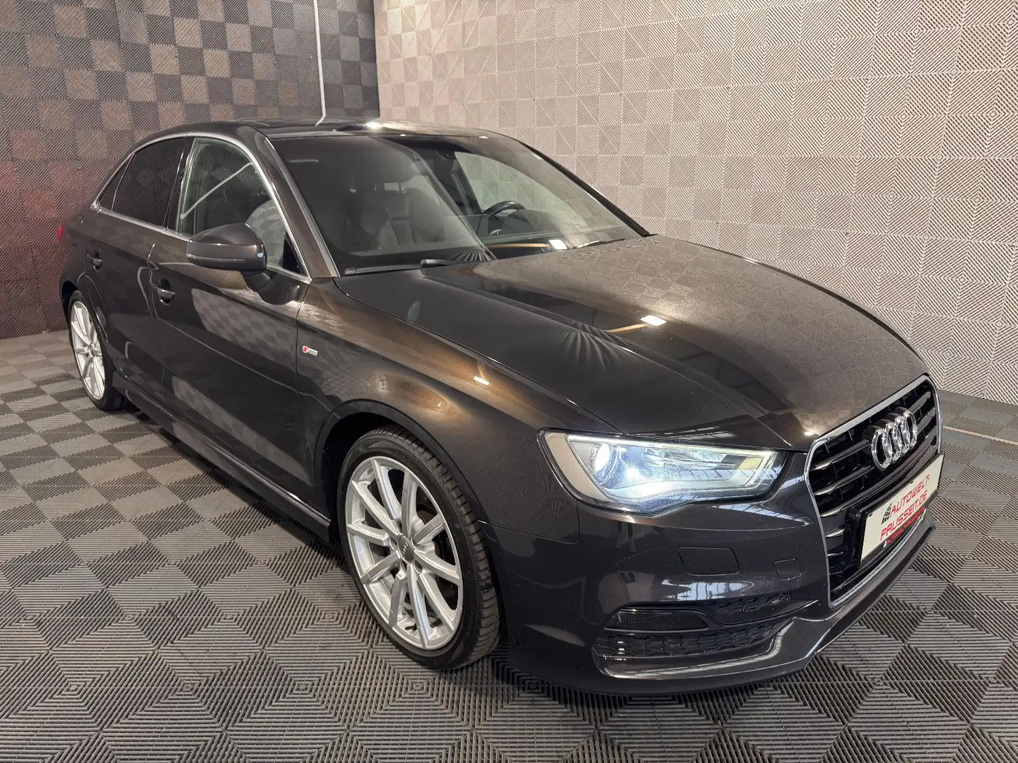 Audi A3 Lim*S-LINE*TEMPO-PAMO-DSP-SHZ-SP.SITZE-18" Braun - 1