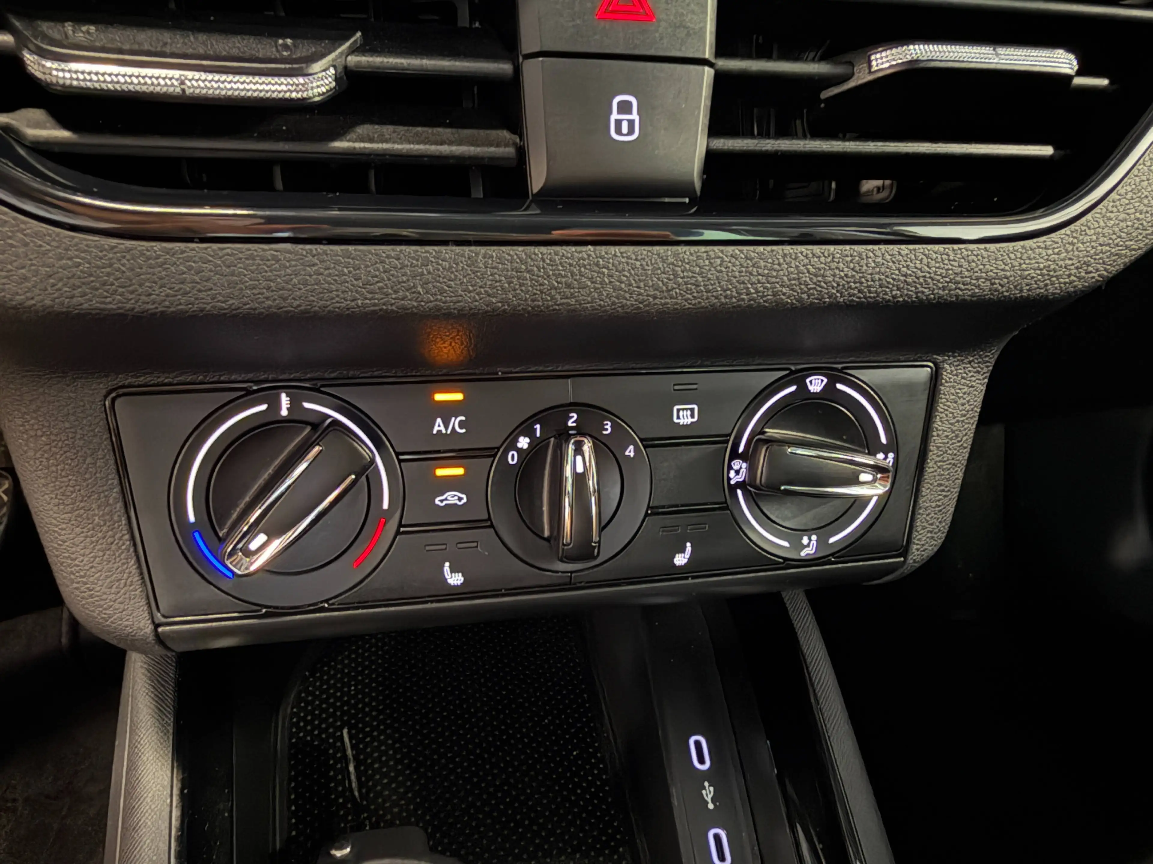 Skoda Kamiq Kamiq 1.0 TSI Ambition — photo 13