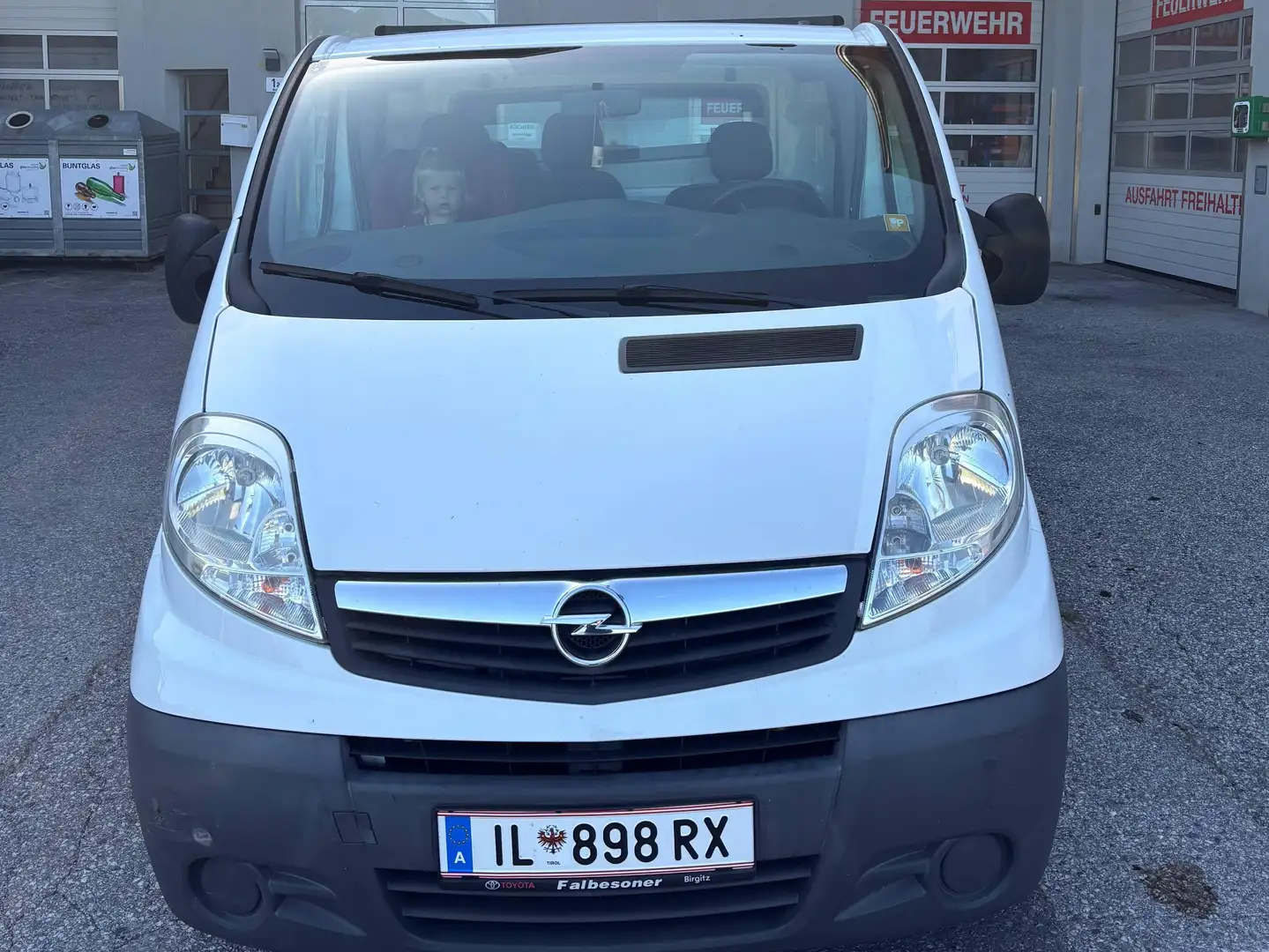 Opel Vivaro Weiß - 2
