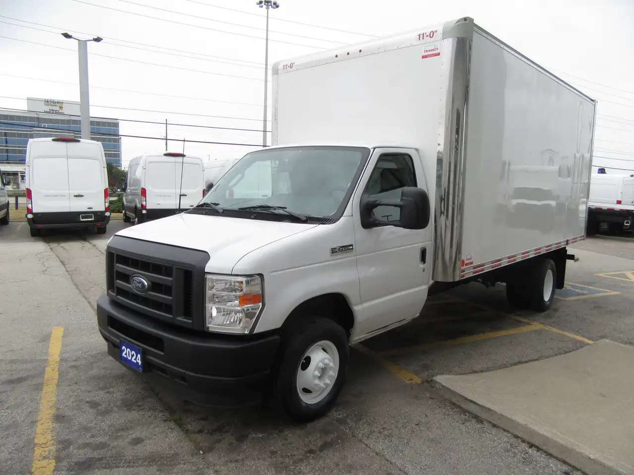 Ford E-450 Super Duty DRW снимка Ford E-450 Super Duty DRW