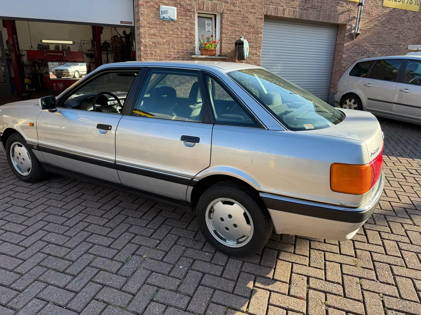 Audi 90 90 srebrna - 1
