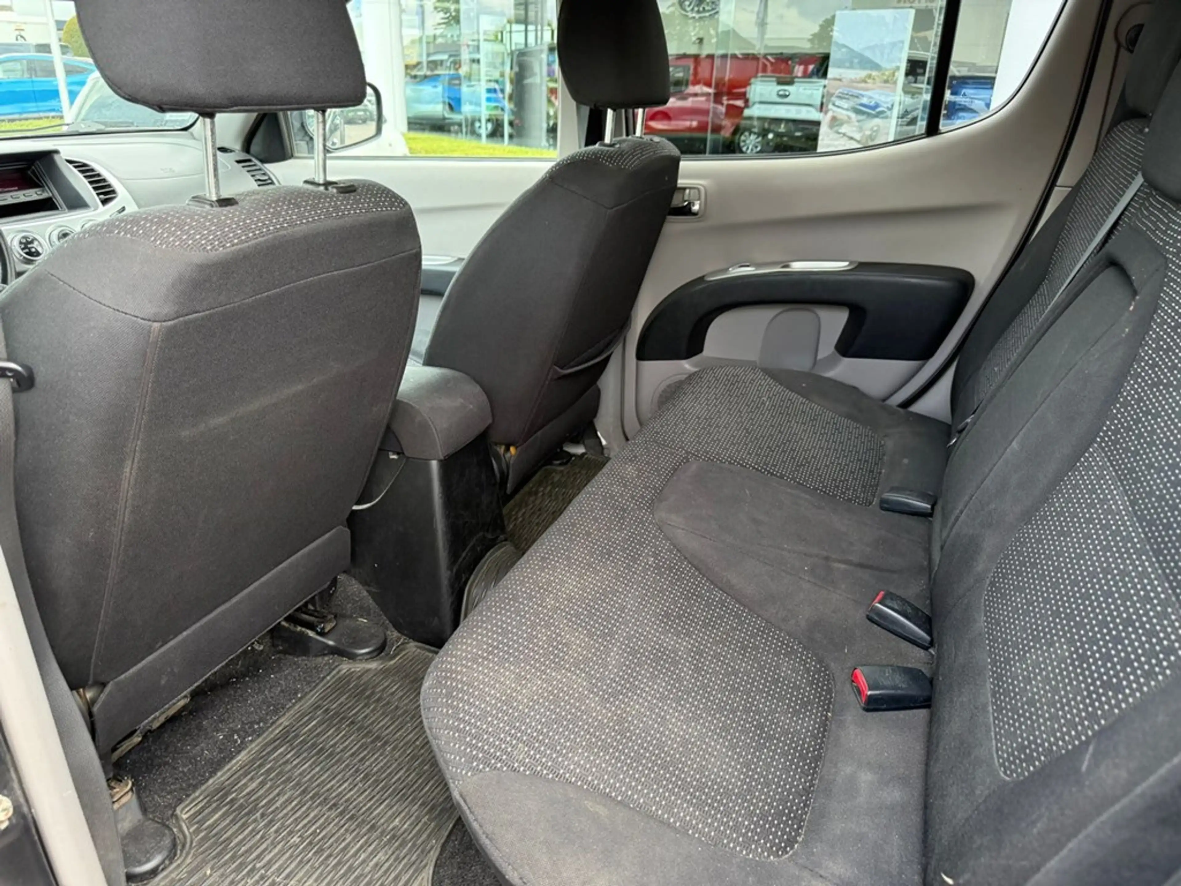 Mitsubishi L200 Enkel voor professionele verkoop. — photo 9