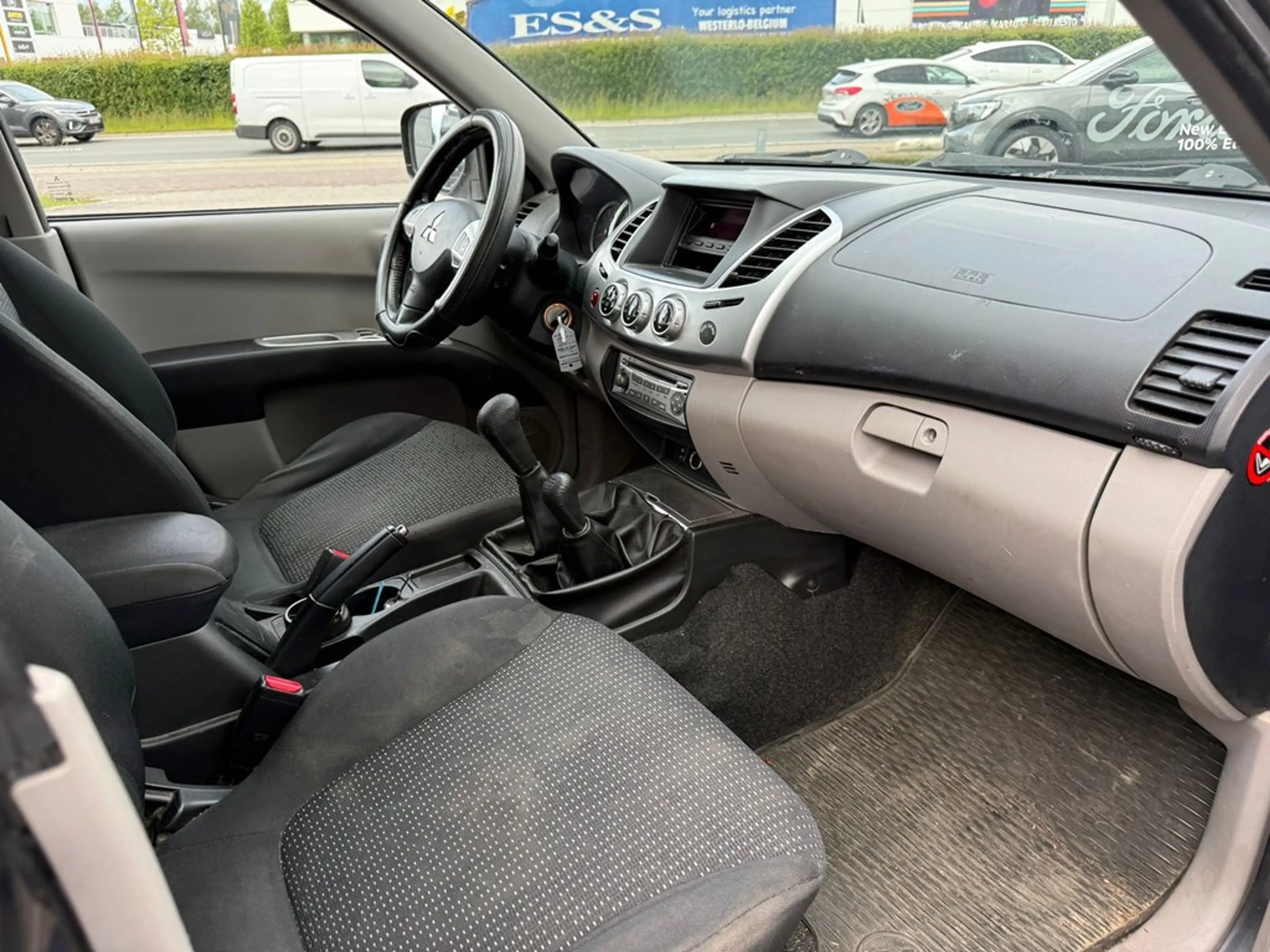 Mitsubishi L200 Enkel voor professionele verkoop. — photo 8