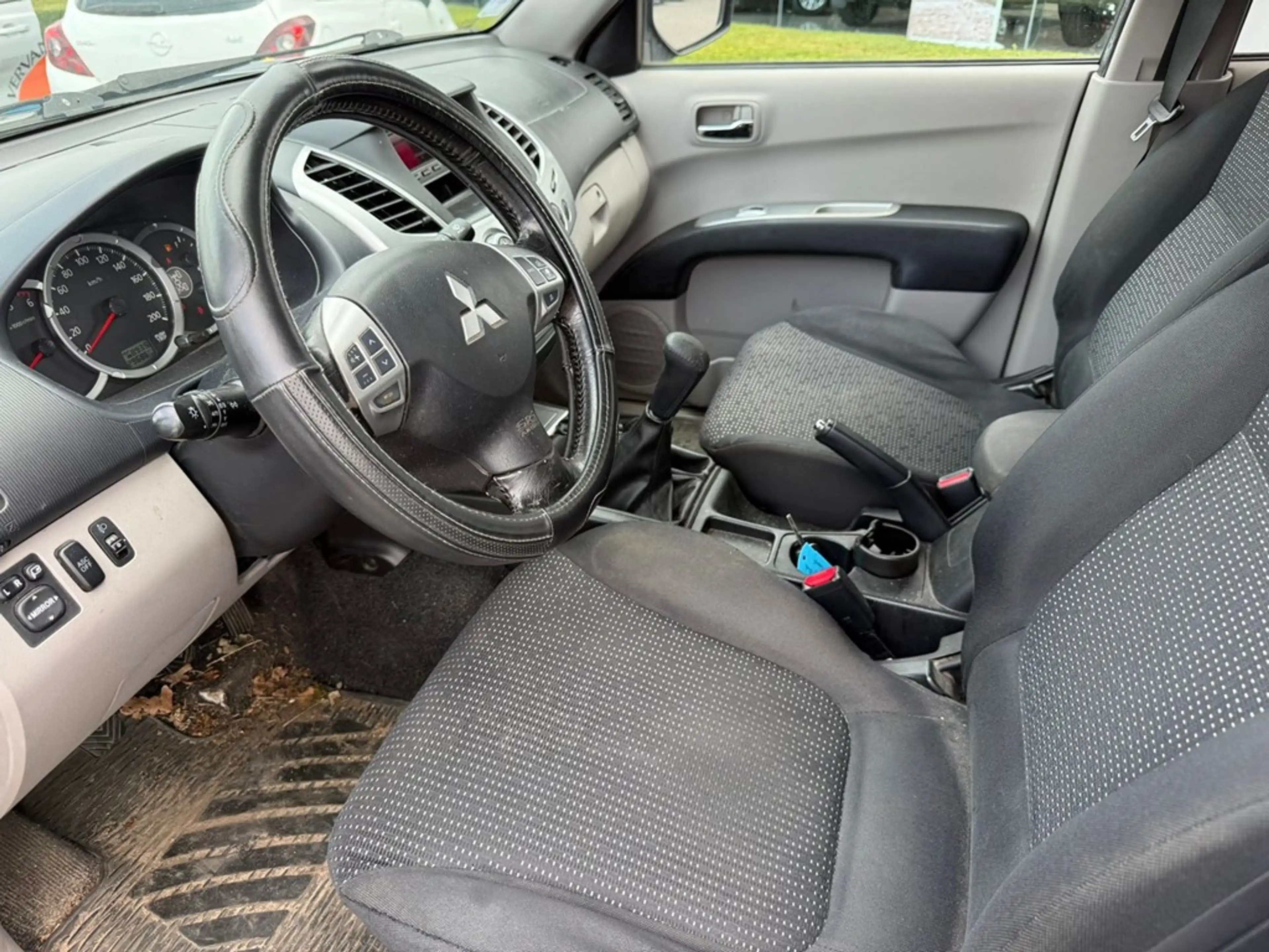 Mitsubishi L200 Enkel voor professionele verkoop. — photo 4