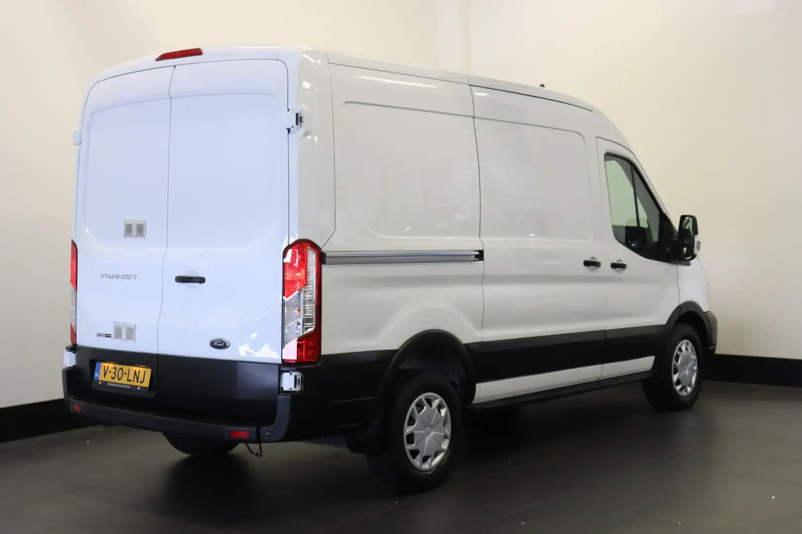 Ford Transit 350 2.0 TDCI 130PK L2H2 - EURO 6 - Airco - Navi - Wit - 2