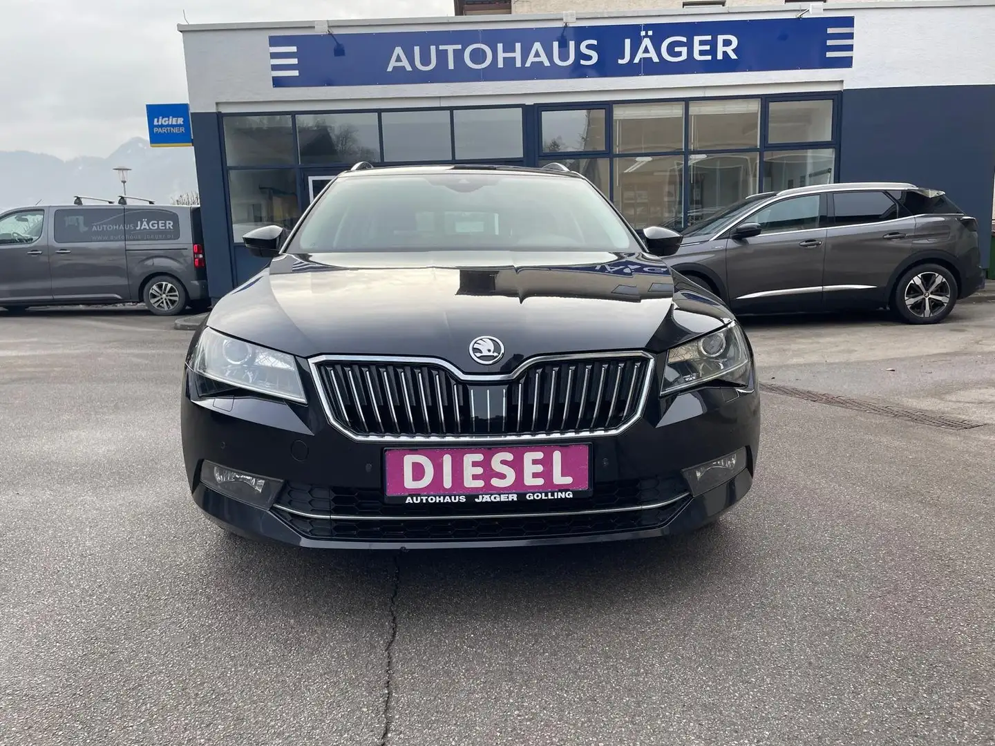 Skoda Superb Superb Kombi 2,0 TDI Style Style Schwarz - 1