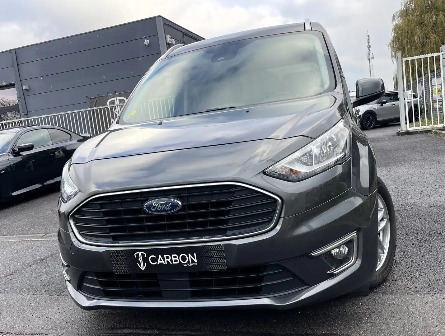 Ford Tourneo Connect 1.5 TDCi Trend 1er PROPRIO/NAVI/CAMERA/PANO/CARNET Grijs - 1