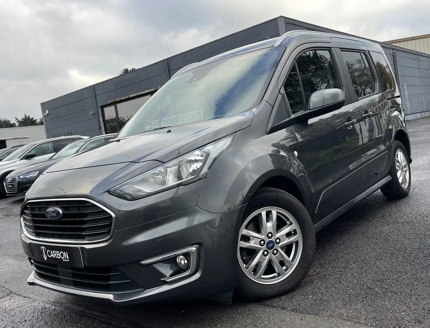 Ford Tourneo Connect 1.5 TDCi Trend 1er PROPRIO/NAVI/CAMERA/PANO/CARNET Grijs - 2