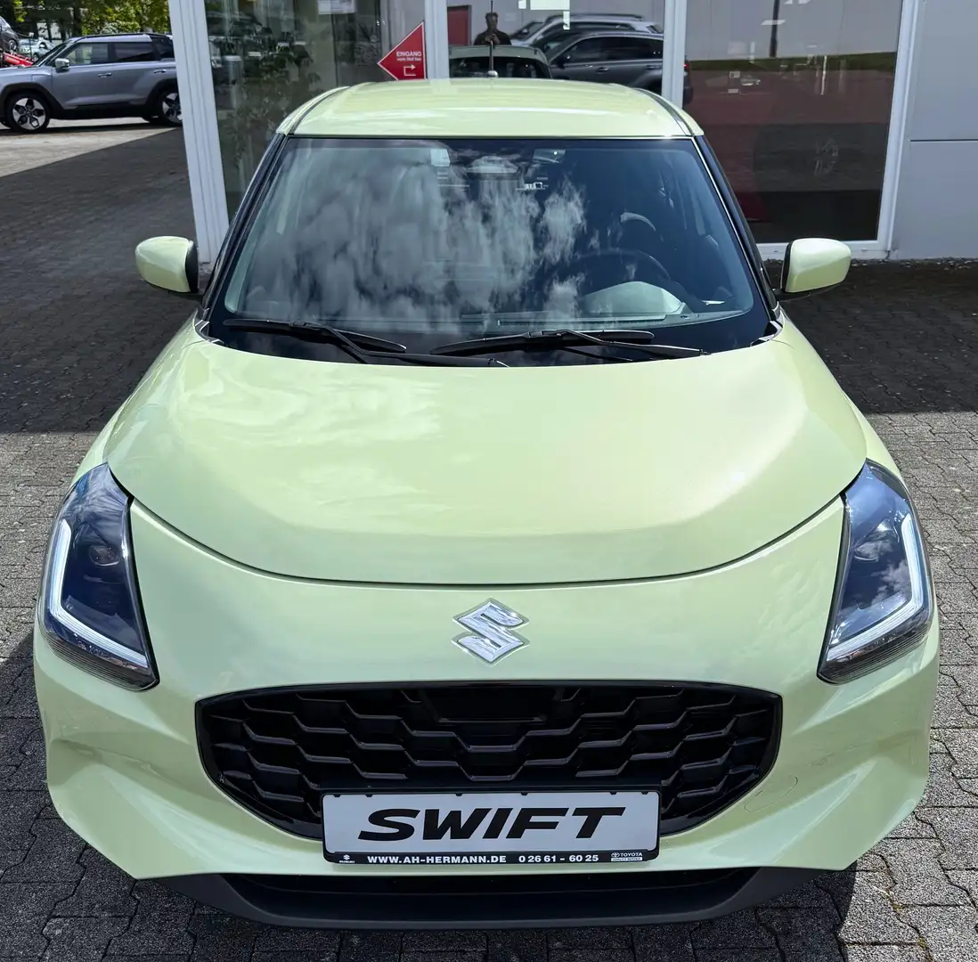 Suzuki Swift 1.2 Club ALLGRIP Hybrid NAVI KAMERA LED Tempomat Geel - 2