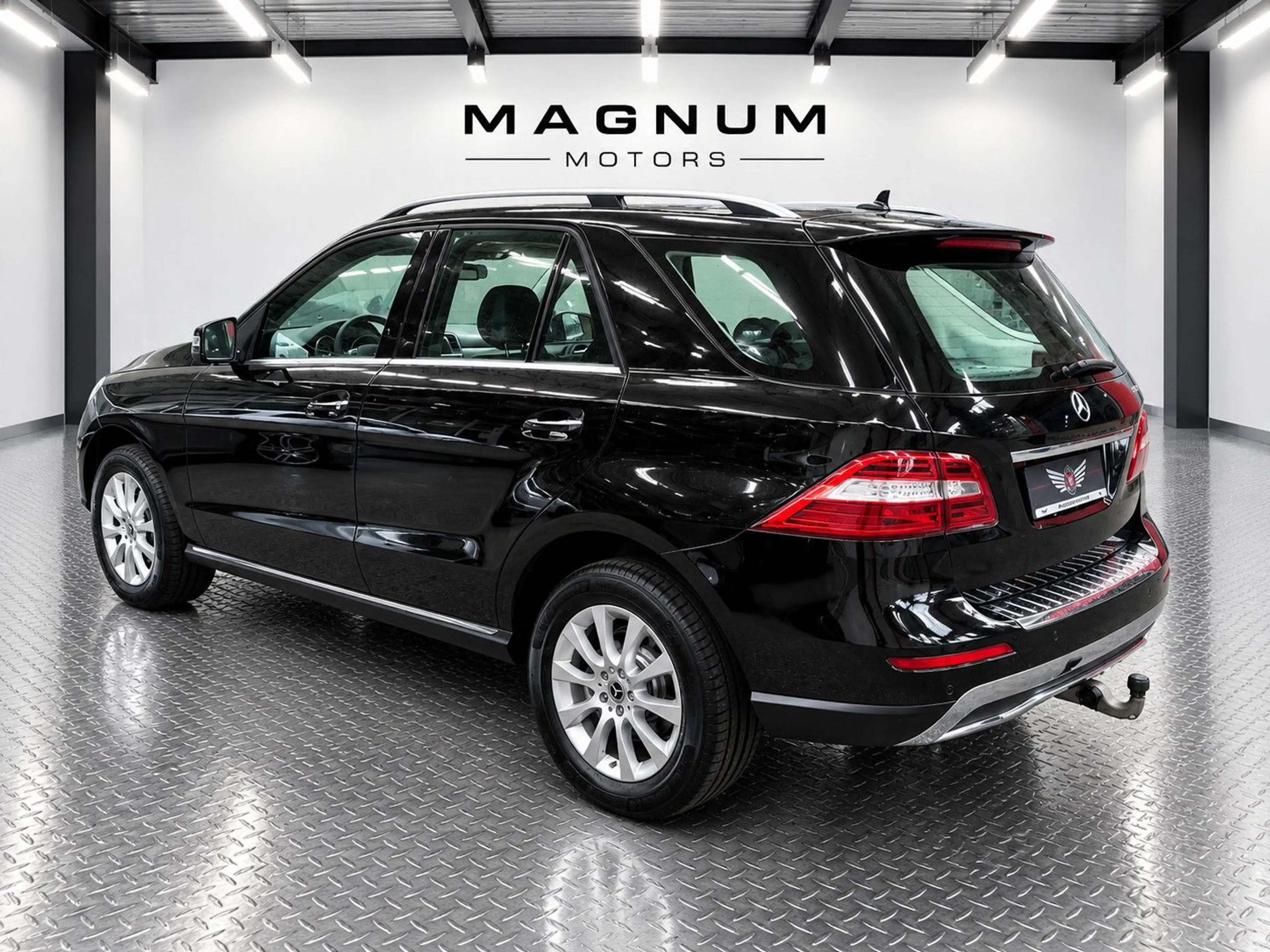 Mercedes-Benz ML 250 ML250 4-MATIC BT *Navi*Leder*AHK*8x Bereift* — photo 4