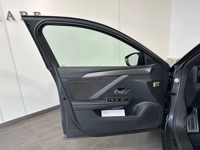 Opel Astra view 6