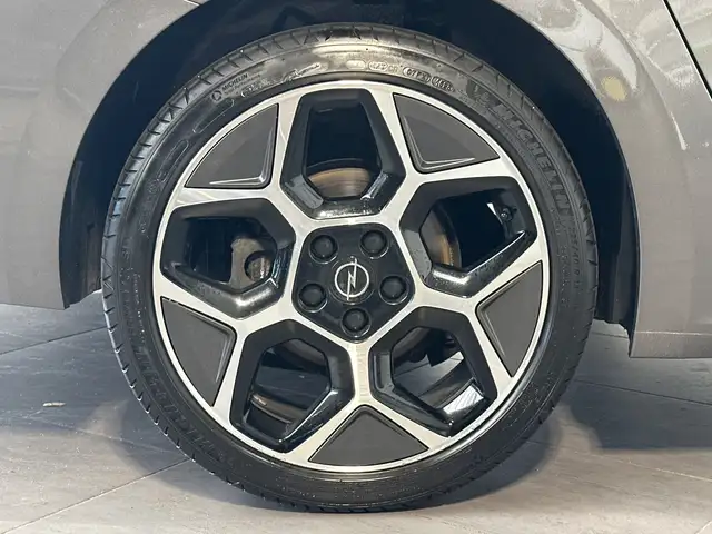Opel Astra view 3