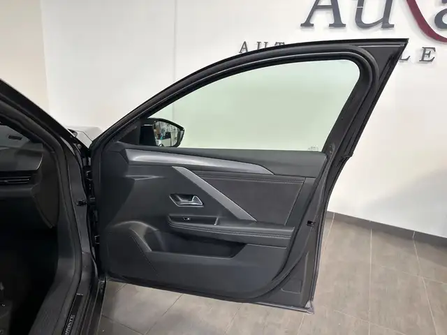 Opel Astra view 7