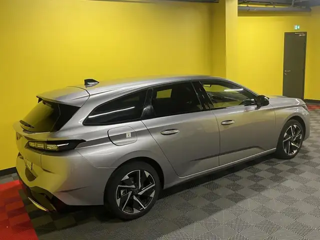 Peugeot 308 view 5