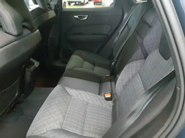 Volvo XC60 view 13