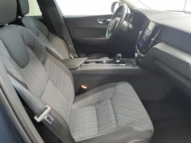 Volvo XC60 view 8