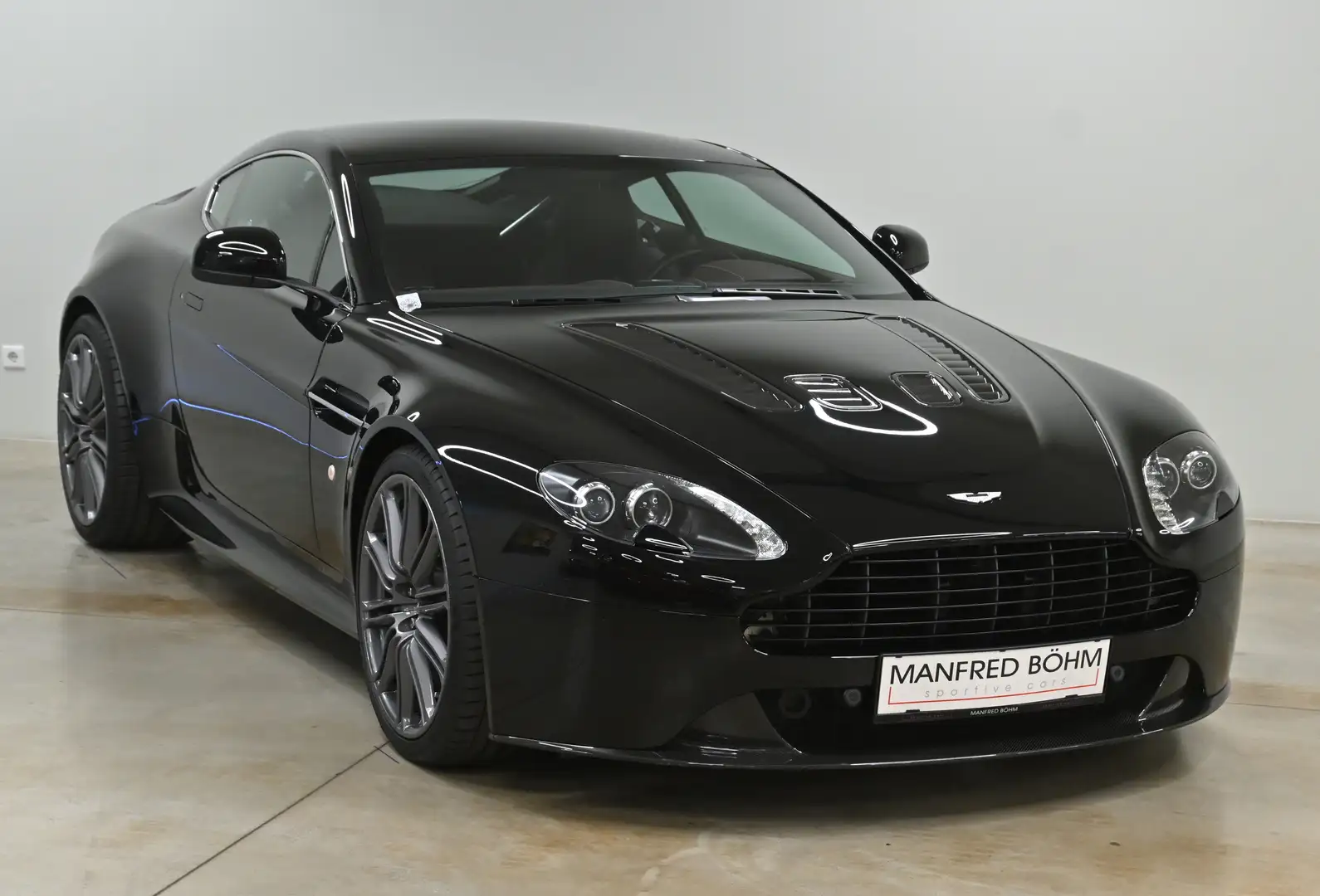 Aston Martin Vantage V12 Vantage Coupe Schwarz - 2