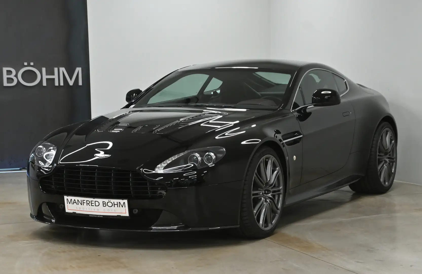 Aston Martin Vantage V12 Vantage Coupe Schwarz - 1