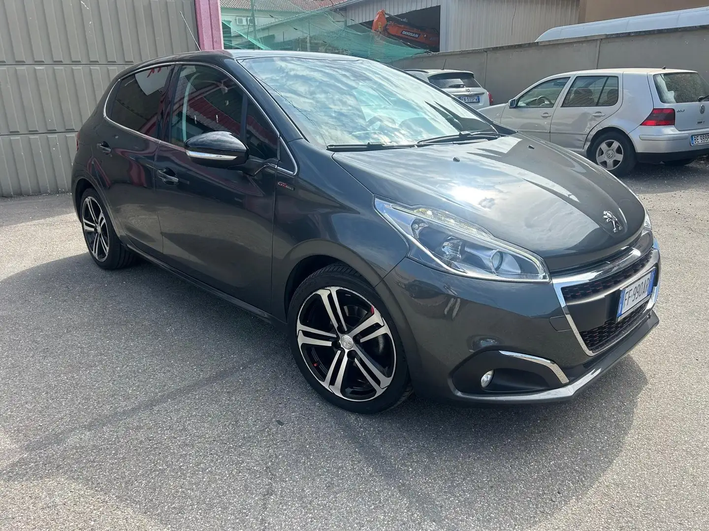 Peugeot 208 208 5p 1.6 bluehdi GT Line s EURO 6B  OK NEOPATENT Grijs - 2