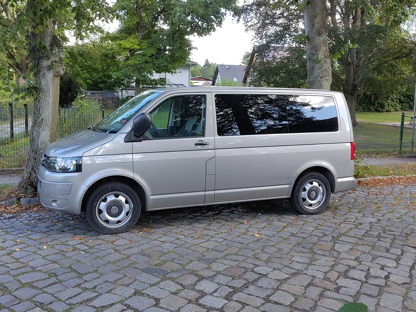Volkswagen T5 Multivan Multivan DPF Concert Autm. Grau - 2