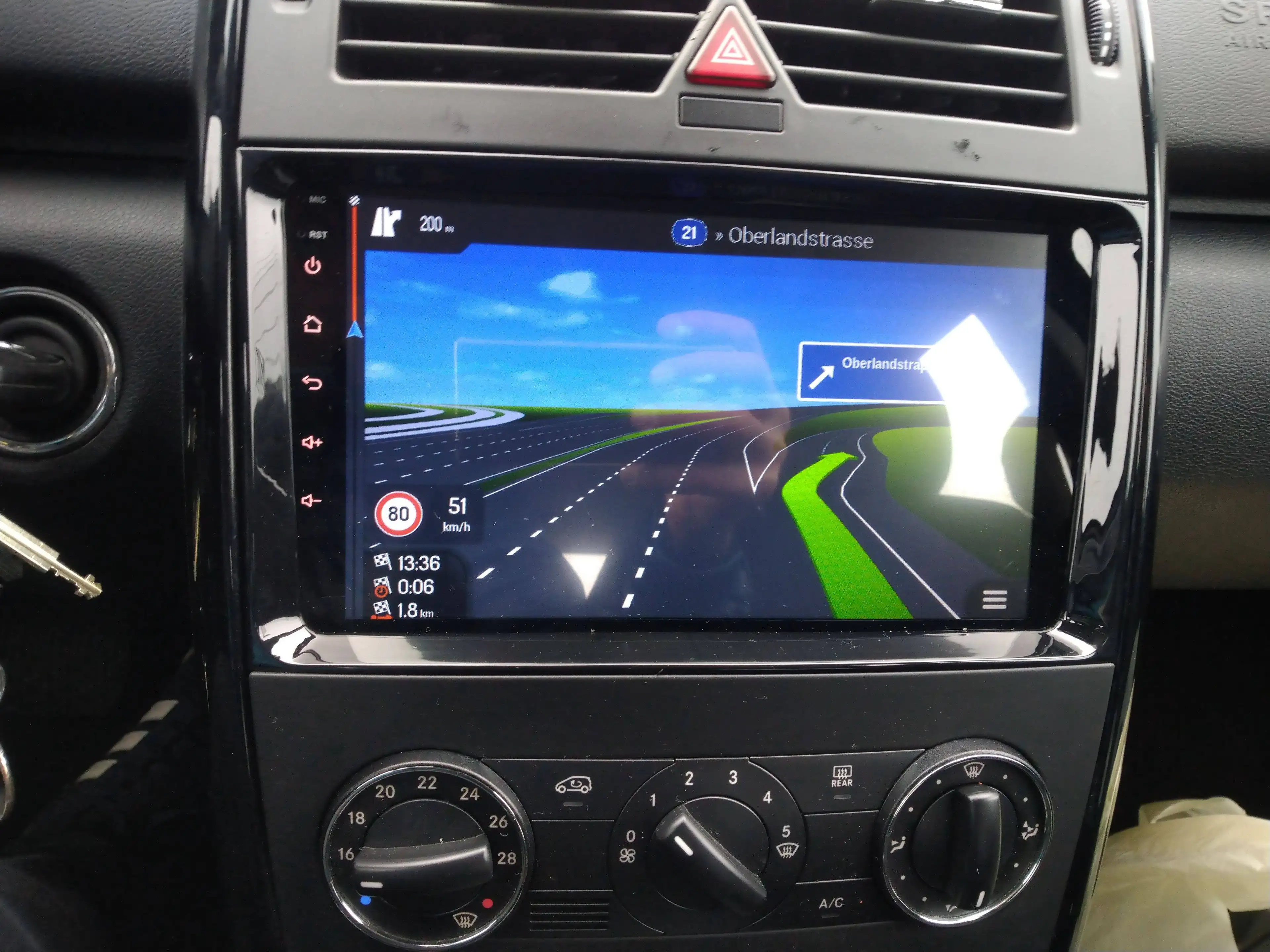 Mercedes-Benz B 200 B 200 +1Hd+Navi+AHK+PDC+Panorama+SHZ+Temp++ — photo 14