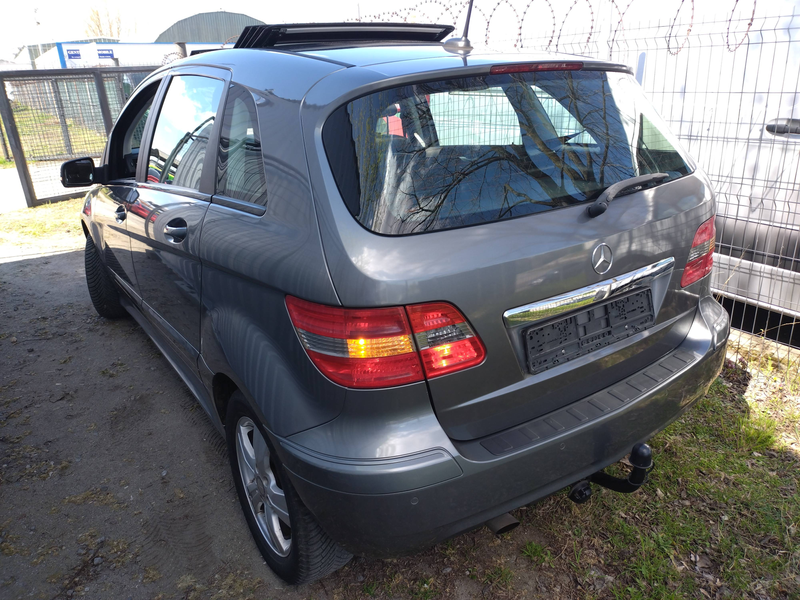 Mercedes-Benz B 200 B 200 +1Hd+Navi+AHK+PDC+Panorama+SHZ+Temp++ — photo 4