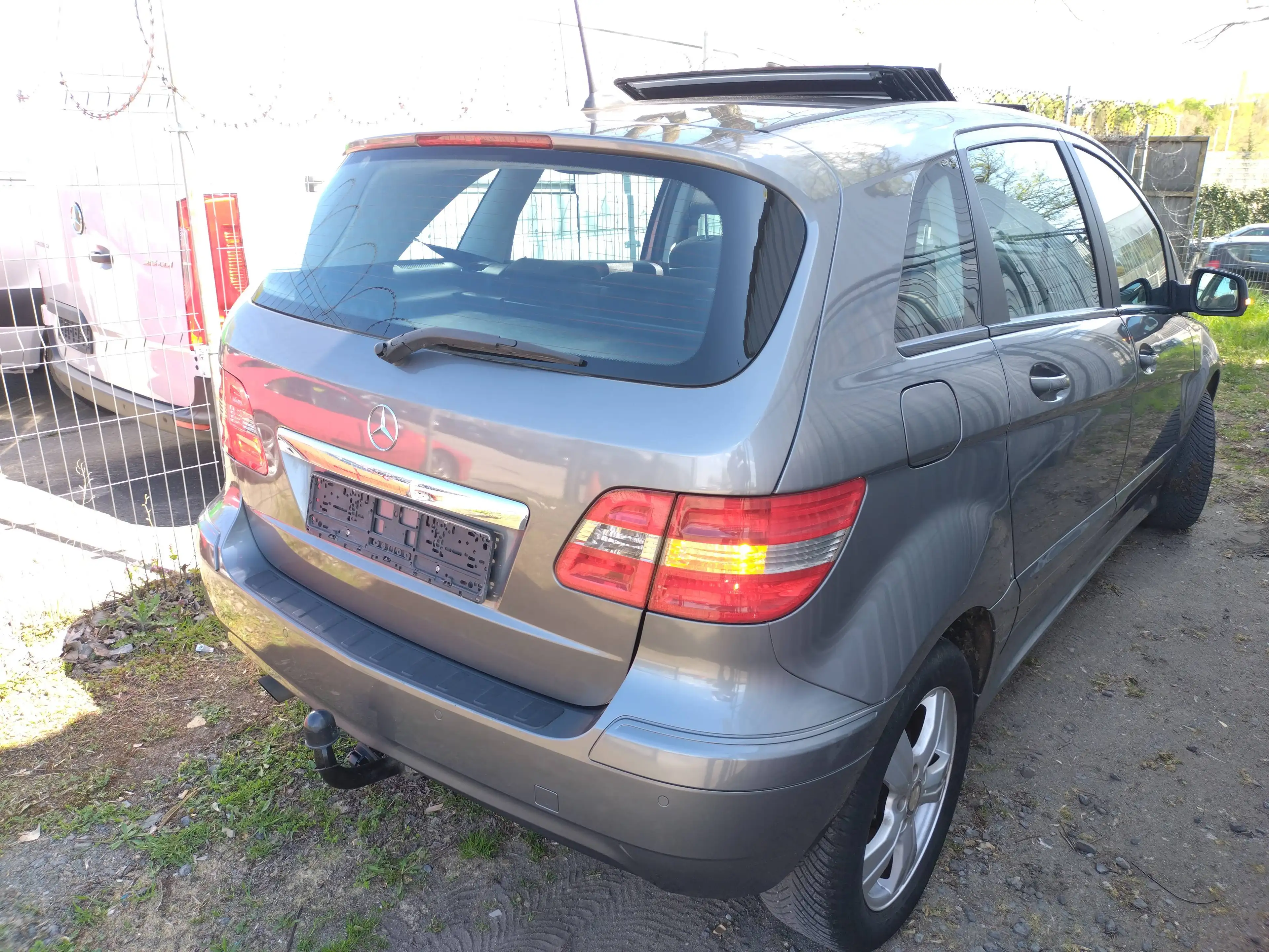 Mercedes-Benz B 200 B 200 +1Hd+Navi+AHK+PDC+Panorama+SHZ+Temp++ — photo 5