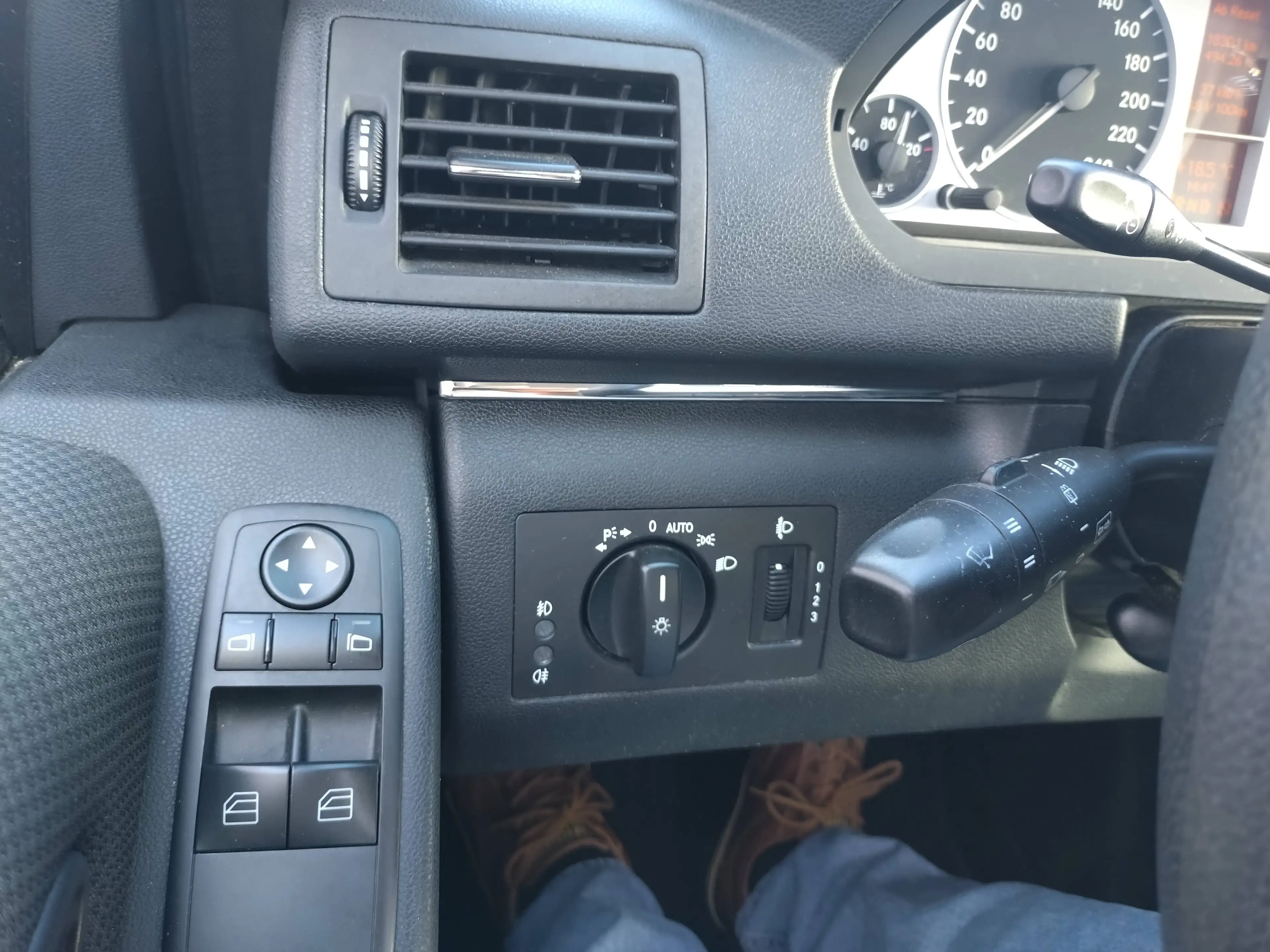 Mercedes-Benz B 200 B 200 +1Hd+Navi+AHK+PDC+Panorama+SHZ+Temp++ — photo 12