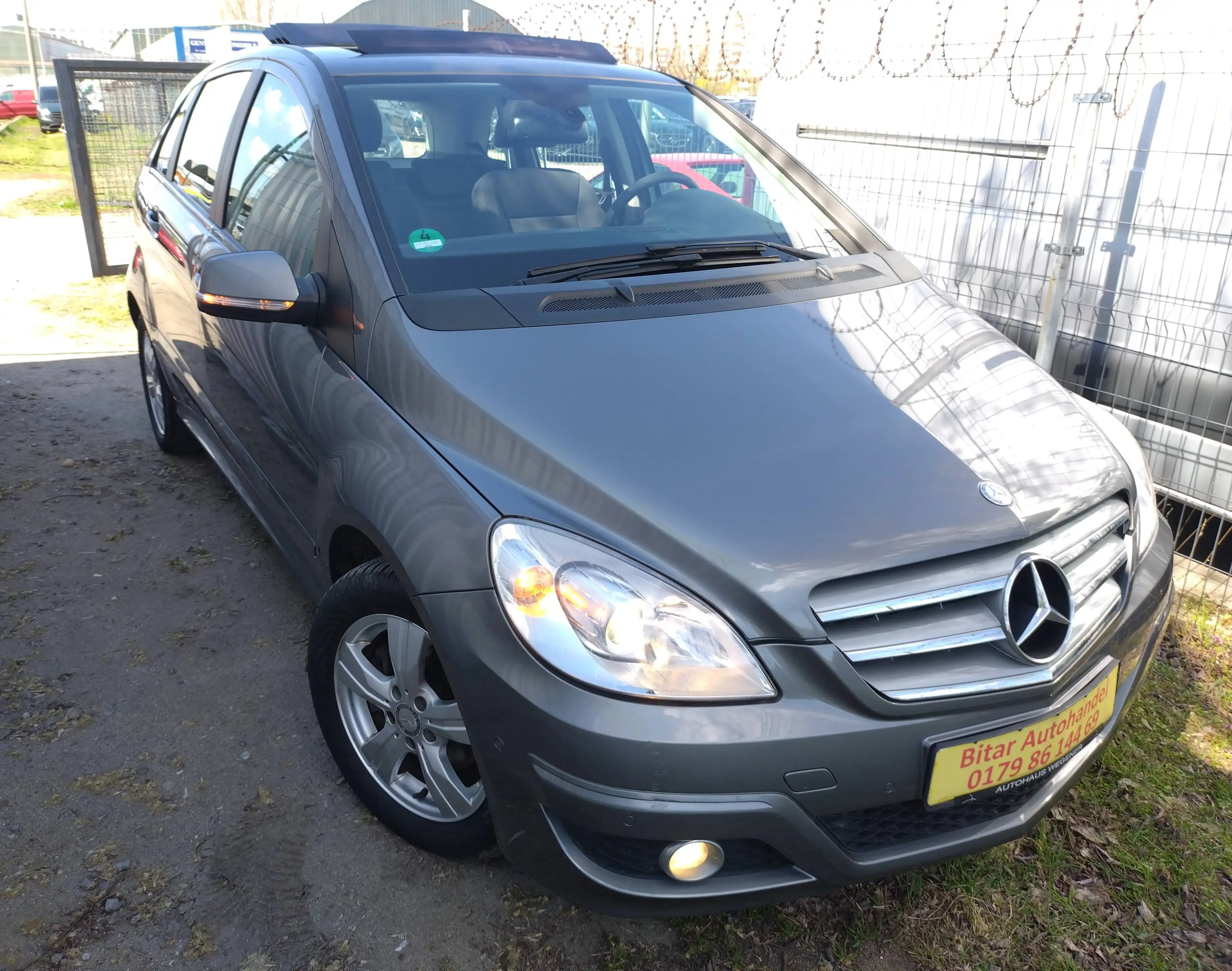 Mercedes-Benz B 200 B 200 +1Hd+Navi+AHK+PDC+Panorama+SHZ+Temp++ — photo 6