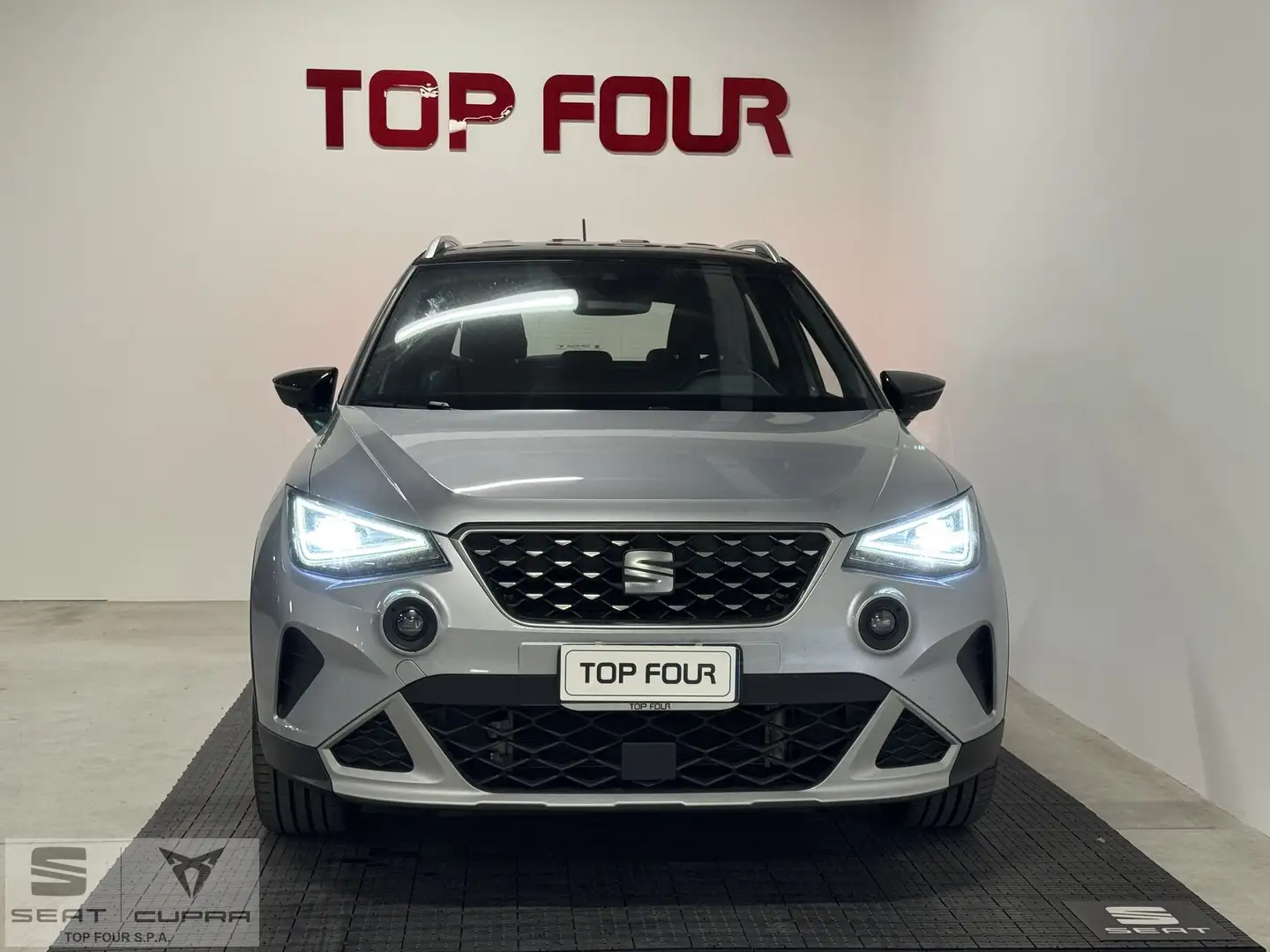 SEAT Arona Arona 1.0 EcoTSI XPERIENCE Argento - 2