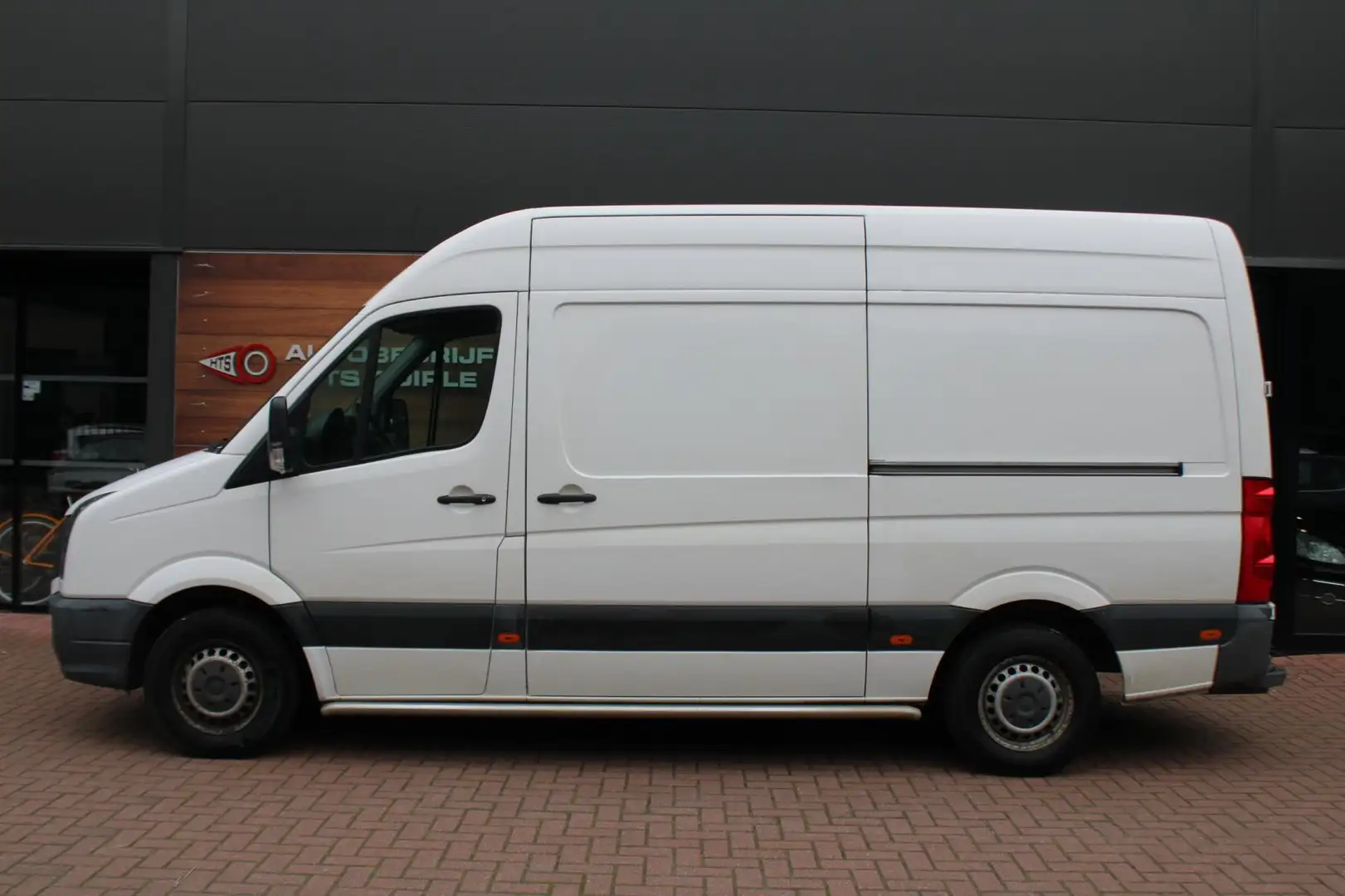 Volkswagen Crafter 28 2.0 TDI L2H1 DC - 2