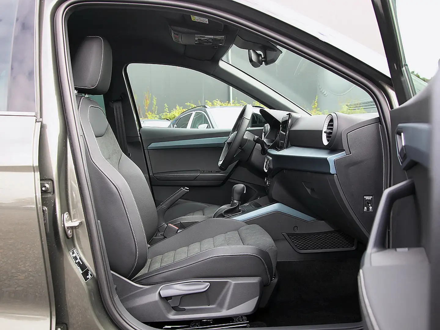 SEAT Arona 1.0 TSI Xperience LED BEATS SHZ FAP XL Gris - 2
