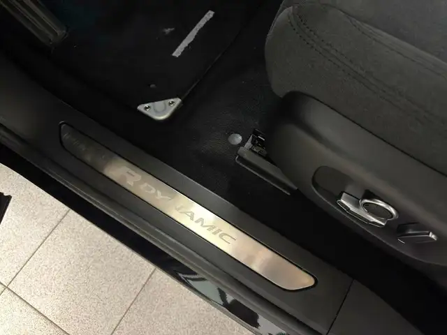Land Rover Range Rover Evoque view 15