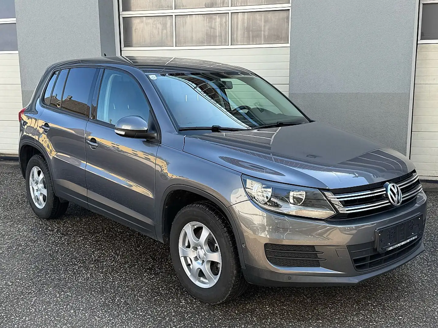Volkswagen Tiguan 2,0 TDI BMT 4Motion Sport&Style Grau - 2