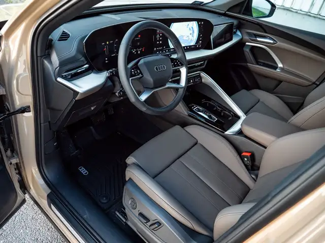 Audi Q5 view 10