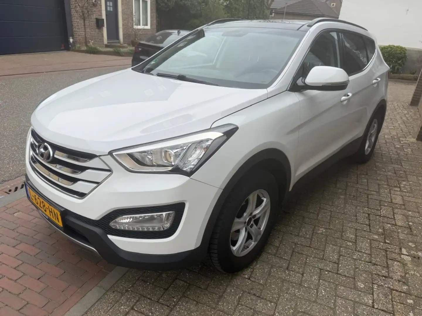 Hyundai SANTA FE 2.4i GDI i-Motion Белый - 1