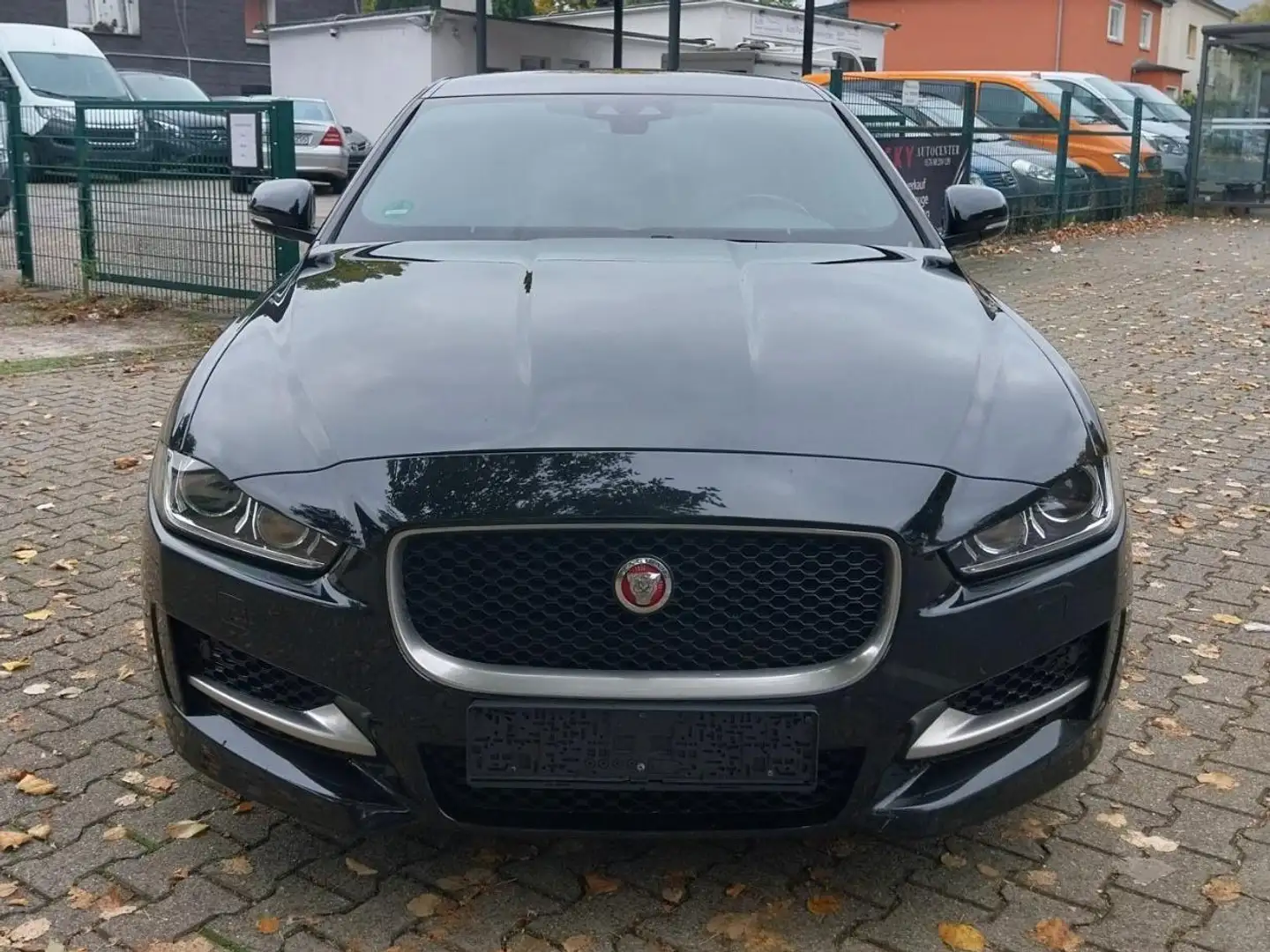 Jaguar XE R-Sport AWD Schwarz - 2